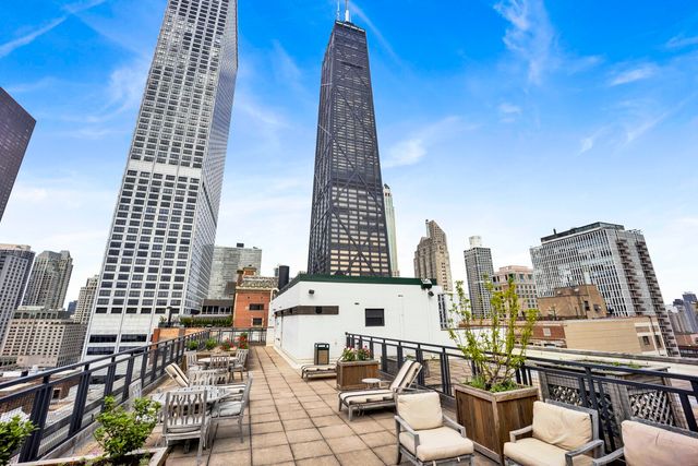 850 N DeWitt Place 7K, Chicago, IL 60611