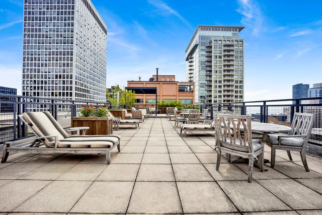 850 N DeWitt Place 7K, Chicago, IL 60611