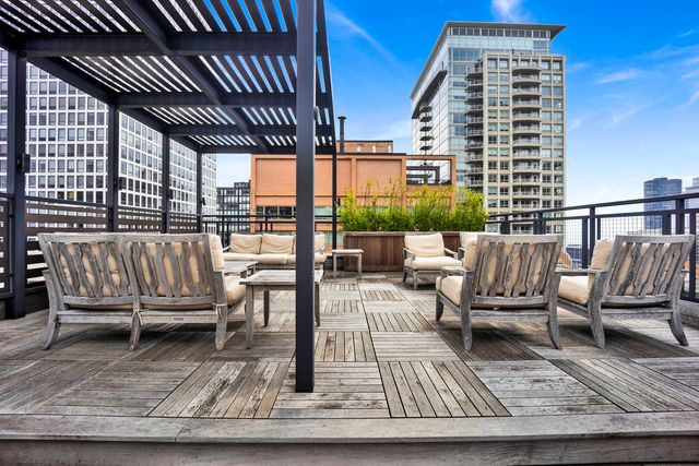 850 N DeWitt Place 7K, Chicago, IL 60611