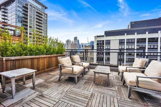 850 N DeWitt Place 7K, Chicago, IL 60611