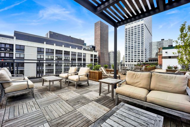 850 N DeWitt Place 7K, Chicago, IL 60611