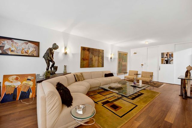 850 N DeWitt Place 7K, Chicago, IL 60611