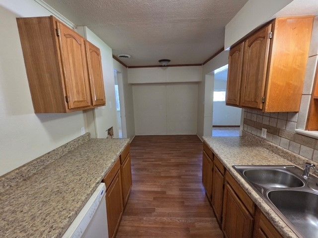 916 Leeper Drive, Denison, TX 75020