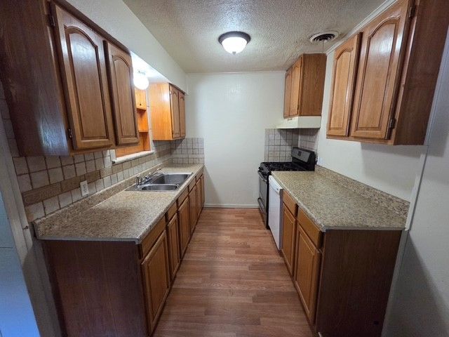 916 Leeper Drive, Denison, TX 75020