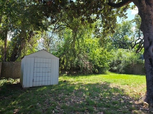 916 Leeper Drive, Denison, TX 75020