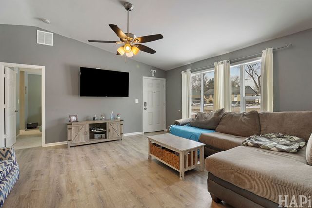 4801 Rose Street, Crystal Lake, IL 60014