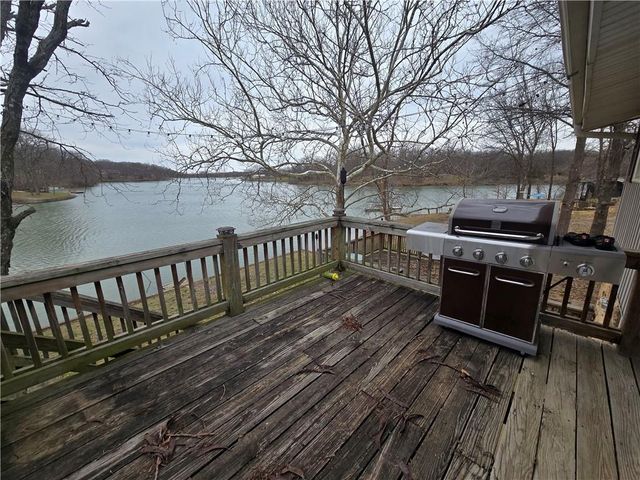 1334 Lakeview N Drive, Odessa, MO 64076