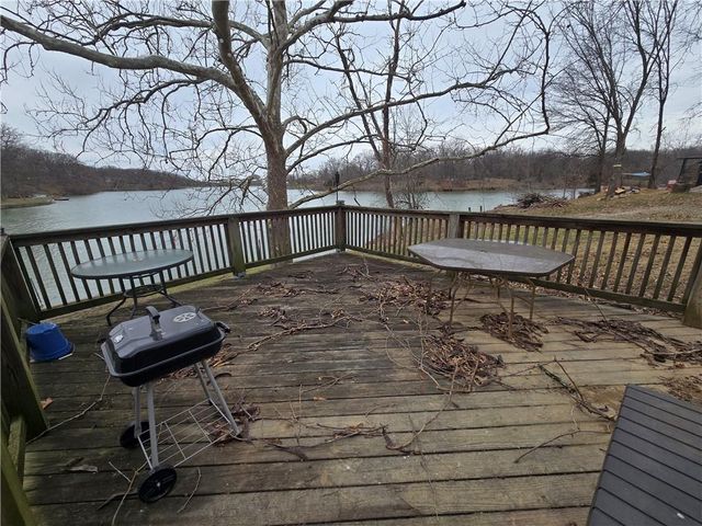 1334 Lakeview N Drive, Odessa, MO 64076