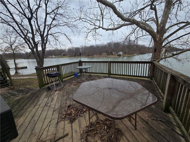 1334 Lakeview N Drive, Odessa, MO 64076