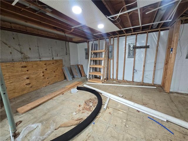 1334 Lakeview N Drive, Odessa, MO 64076