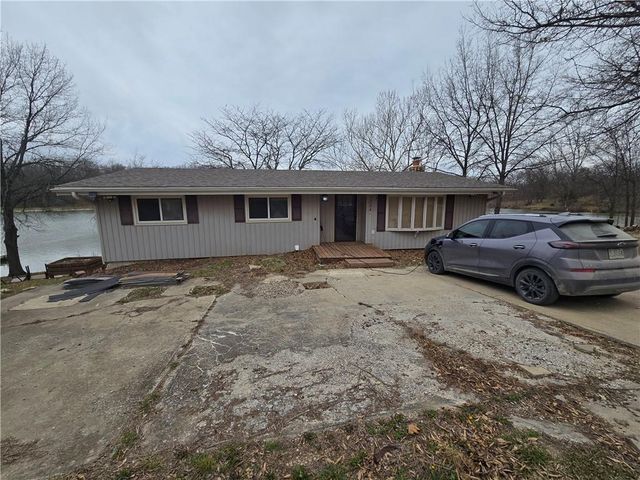 1334 Lakeview N Drive, Odessa, MO 64076