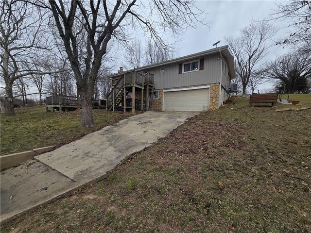 1334 Lakeview N Drive, Odessa, MO 64076