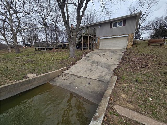 1334 Lakeview N Drive, Odessa, MO 64076