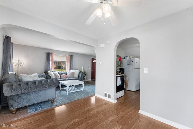 325 Lincoln Avenue, Louisville, OH 44641