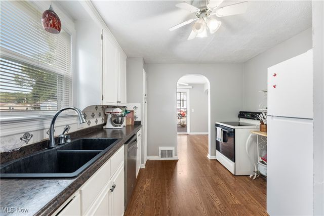 325 Lincoln Avenue, Louisville, OH 44641