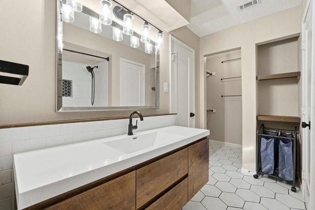 6231 Autumn Forest Drive, Houston, TX 77092