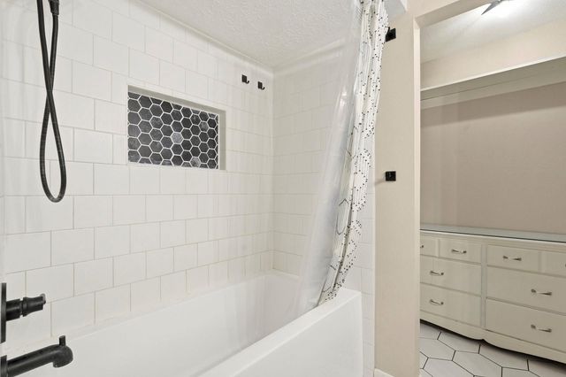 6231 Autumn Forest Drive, Houston, TX 77092