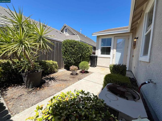 1870 Zurlo Way, Sacramento, CA 95835