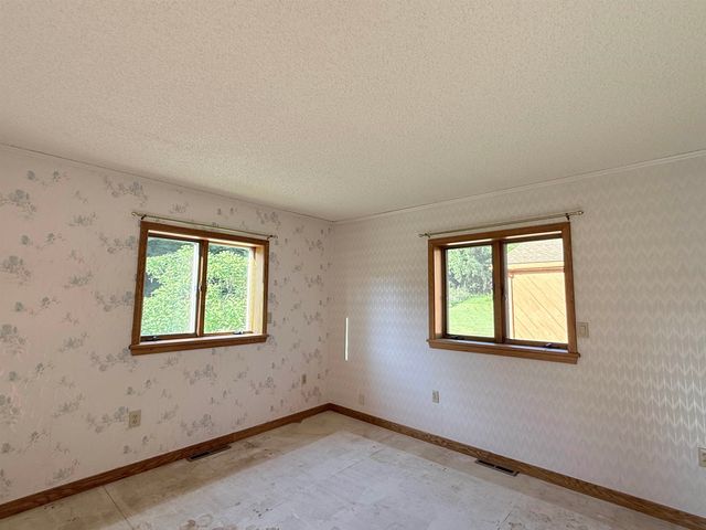 498 Town Line Road, Bennington, VT 05201
