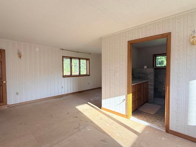 498 Town Line Road, Bennington, VT 05201