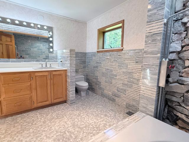 498 Town Line Road, Bennington, VT 05201