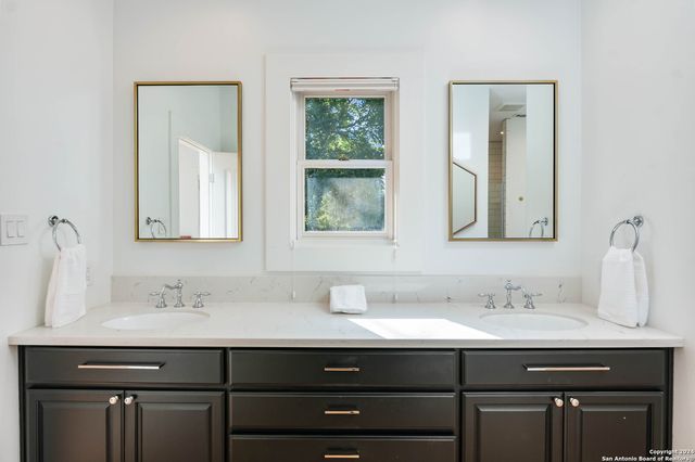 126 ARMOUR PL, San Antonio, TX 78212