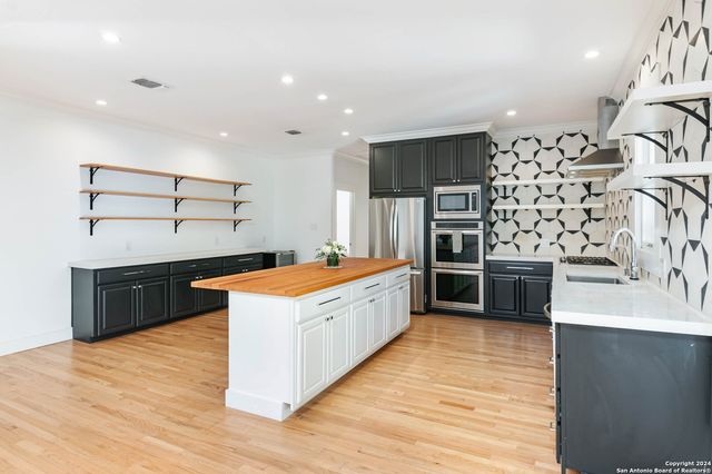 126 ARMOUR PL, San Antonio, TX 78212