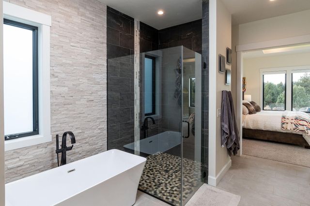 62825 Montara Drive, Bend, OR 97701