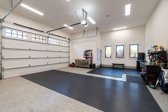 62825 Montara Drive, Bend, OR 97701