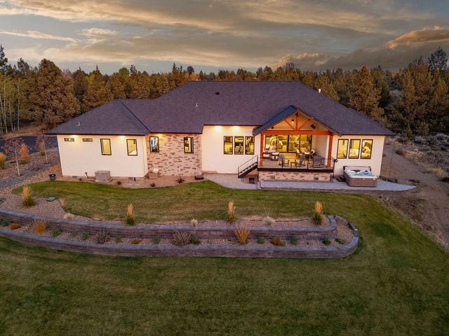 62825 Montara Drive, Bend, OR 97701