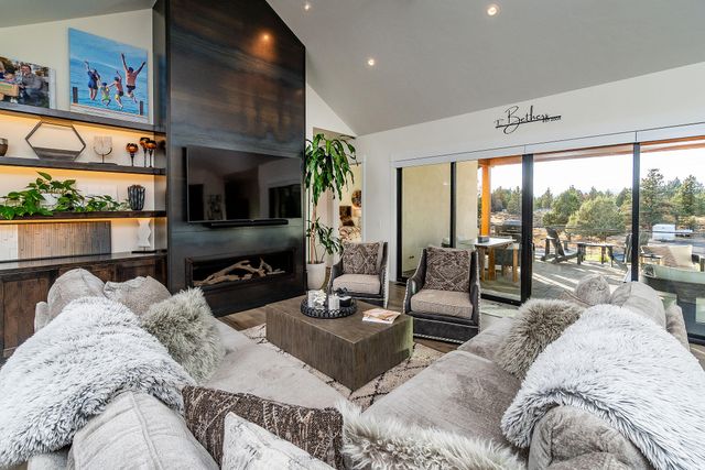 62825 Montara Drive, Bend, OR 97701