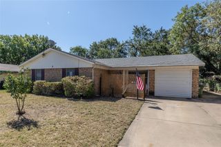 817 Edgehill Drive, Hurst, TX 76053