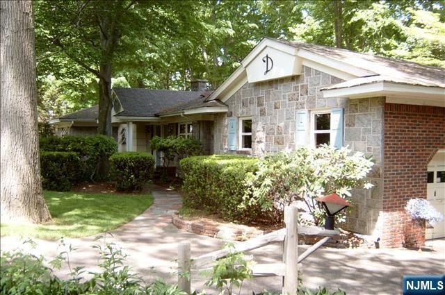 711 W SADDLE RIVER Road, Ho-ho-kus, NJ 07423