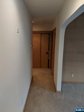 711 W SADDLE RIVER Road, Ho-ho-kus, NJ 07423