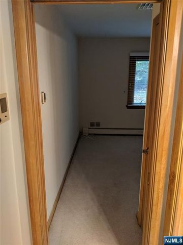 711 W SADDLE RIVER Road, Ho-ho-kus, NJ 07423