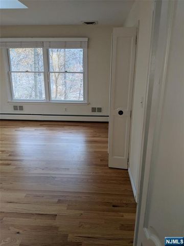 711 W SADDLE RIVER Road, Ho-ho-kus, NJ 07423