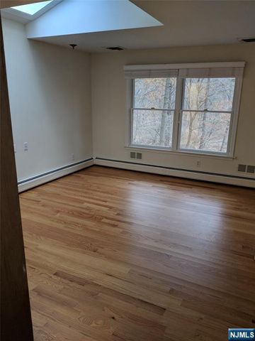 711 W SADDLE RIVER Road, Ho-ho-kus, NJ 07423