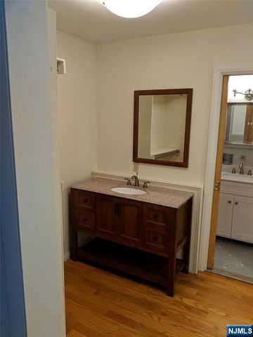 711 W SADDLE RIVER Road, Ho-ho-kus, NJ 07423