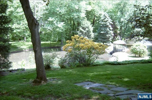 711 W SADDLE RIVER Road, Ho-ho-kus, NJ 07423