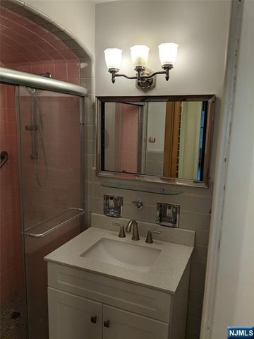 711 W SADDLE RIVER Road, Ho-ho-kus, NJ 07423