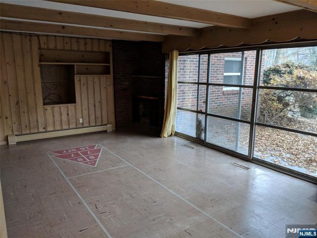 711 W SADDLE RIVER Road, Ho-ho-kus, NJ 07423