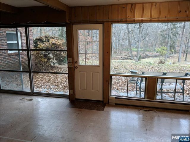 711 W SADDLE RIVER Road, Ho-ho-kus, NJ 07423