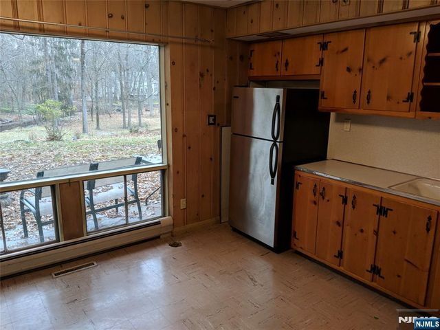 711 W SADDLE RIVER Road, Ho-ho-kus, NJ 07423