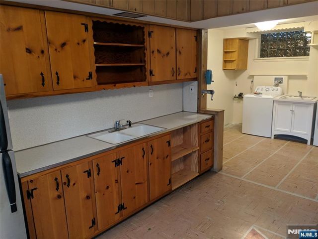 711 W SADDLE RIVER Road, Ho-ho-kus, NJ 07423