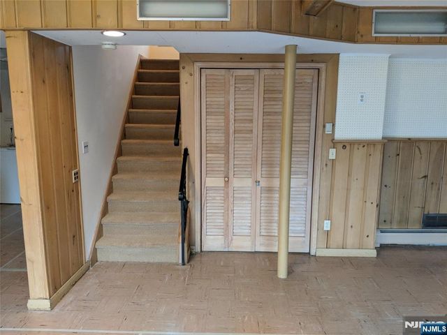 711 W SADDLE RIVER Road, Ho-ho-kus, NJ 07423