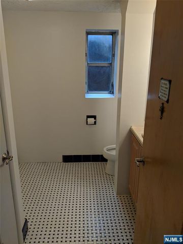 711 W SADDLE RIVER Road, Ho-ho-kus, NJ 07423