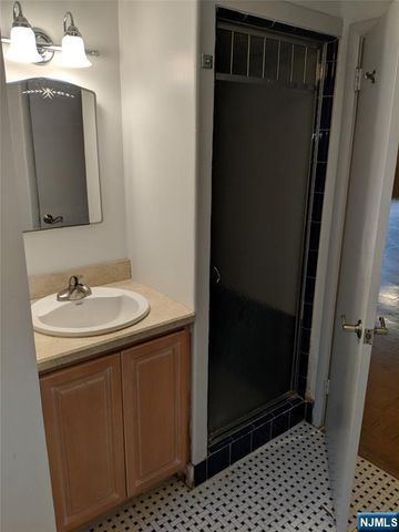 711 W SADDLE RIVER Road, Ho-ho-kus, NJ 07423