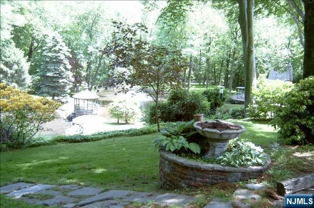 711 W SADDLE RIVER Road, Ho-ho-kus, NJ 07423