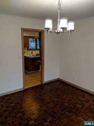 711 W SADDLE RIVER Road, Ho-ho-kus, NJ 07423