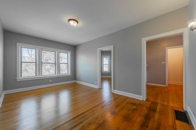 2056 W Arthur Avenue 3W, Chicago, IL 60645